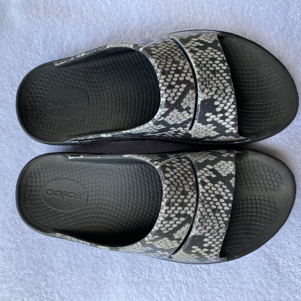Oofos slide sandals - Sz 38/ Sz 7.5 - new no tags